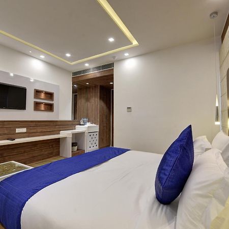 Hotel Golden Tree Noida Esterno foto