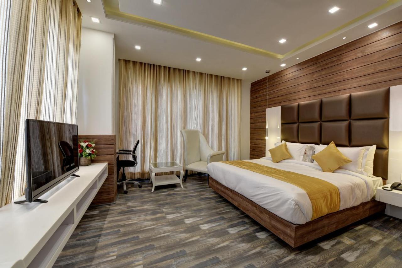 Hotel Golden Tree Noida Esterno foto