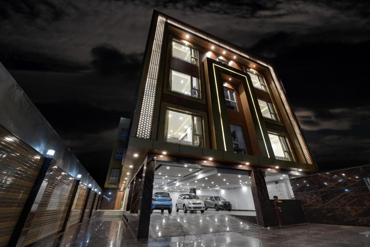 Hotel Golden Tree Noida Esterno foto