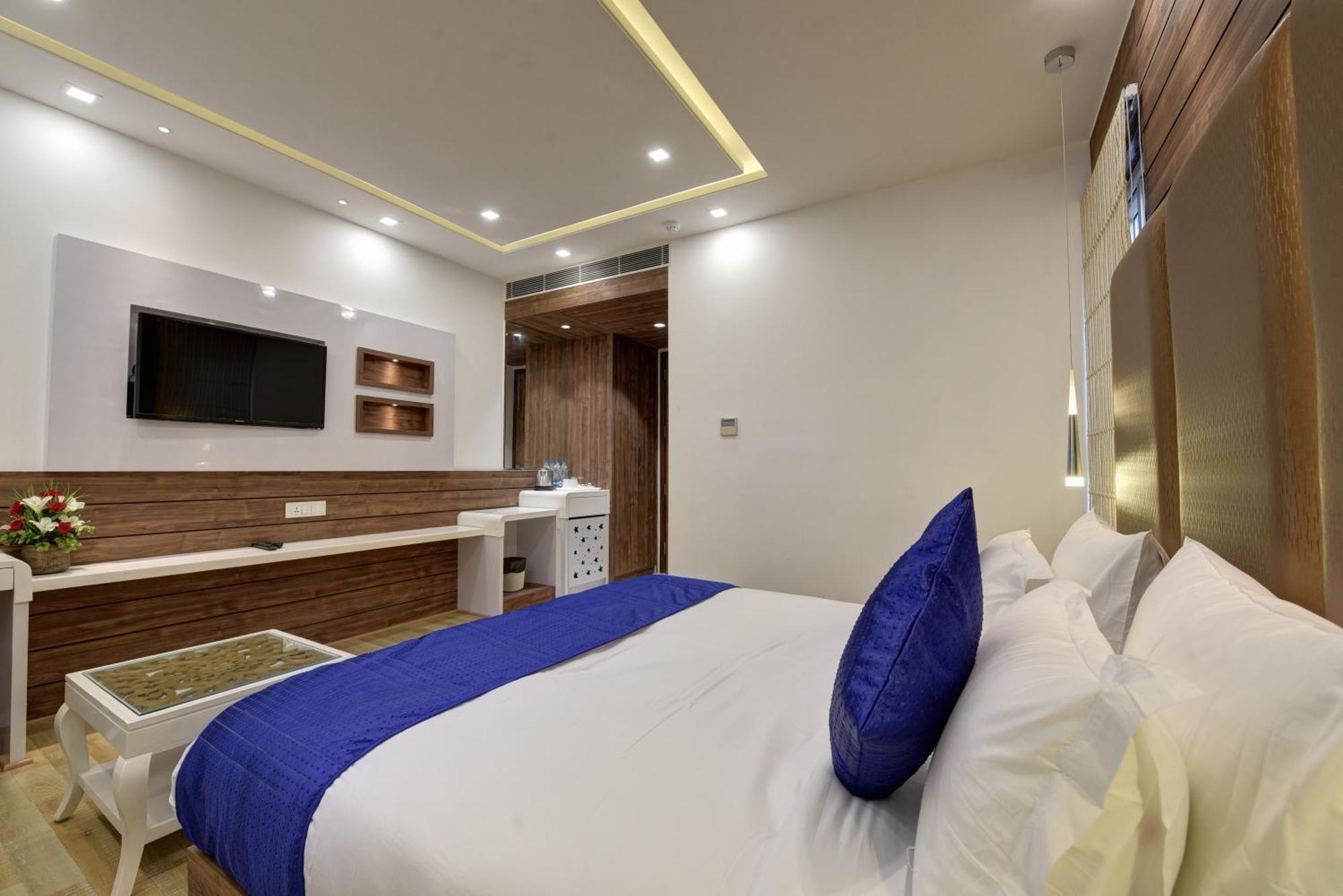 Hotel Golden Tree Noida Esterno foto