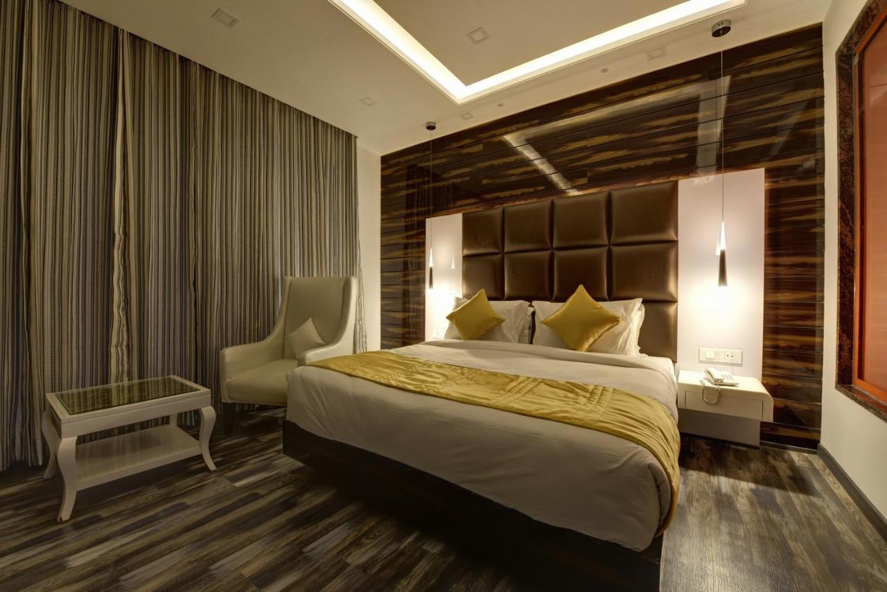 Hotel Golden Tree Noida Esterno foto