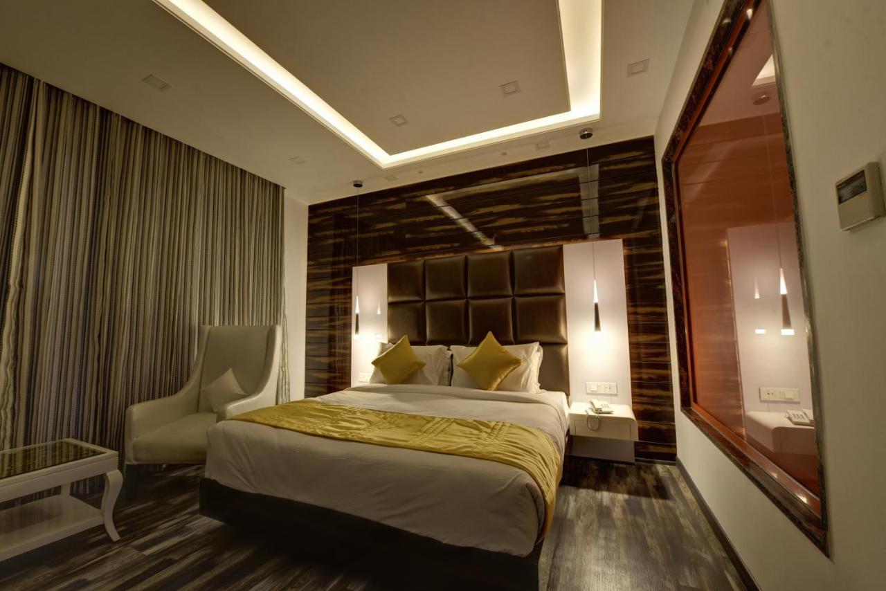 Hotel Golden Tree Noida Esterno foto
