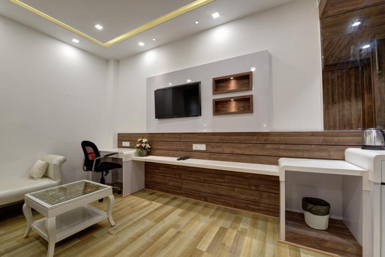 Hotel Golden Tree Noida Esterno foto