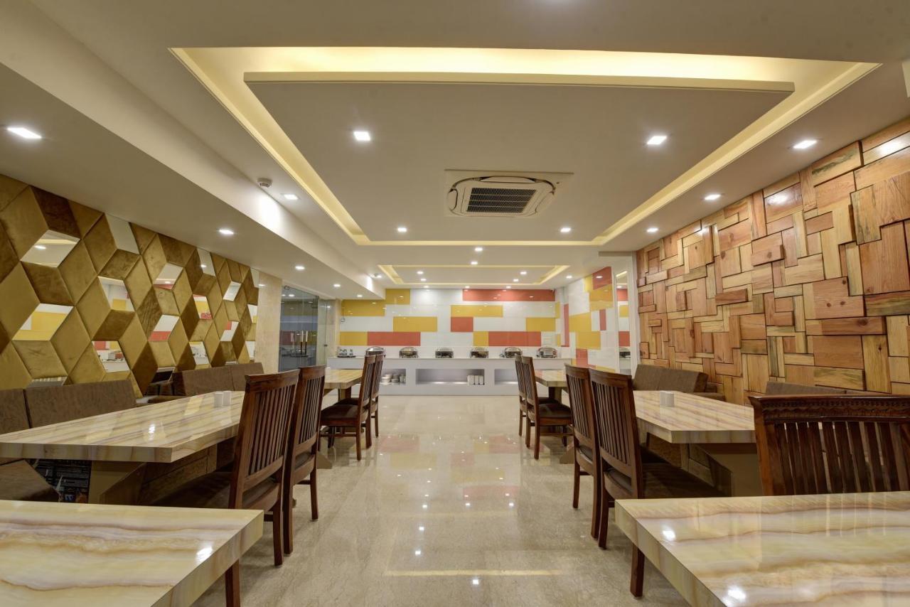 Hotel Golden Tree Noida Esterno foto