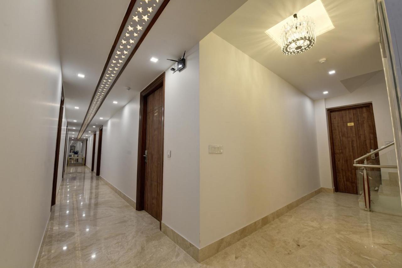 Hotel Golden Tree Noida Esterno foto
