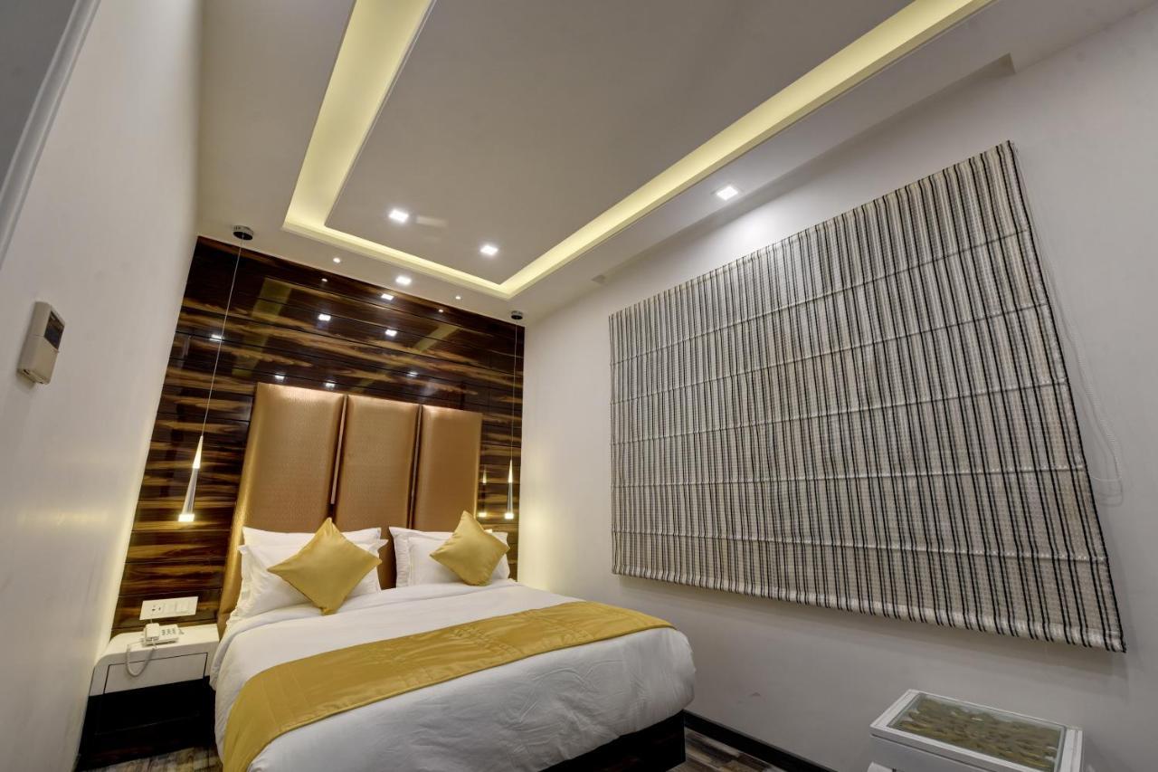 Hotel Golden Tree Noida Esterno foto