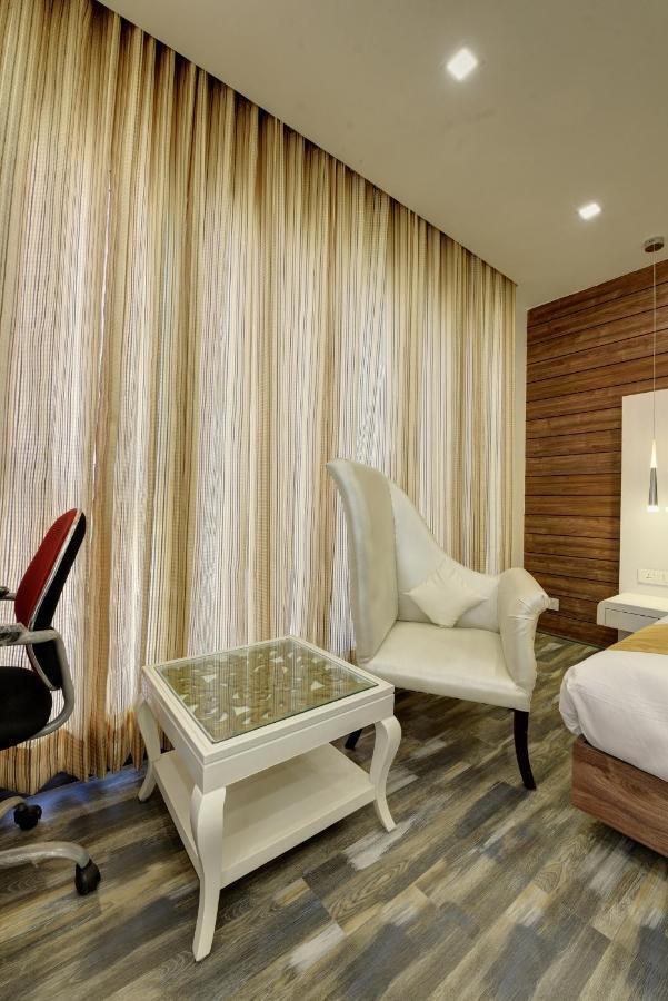 Hotel Golden Tree Noida Esterno foto