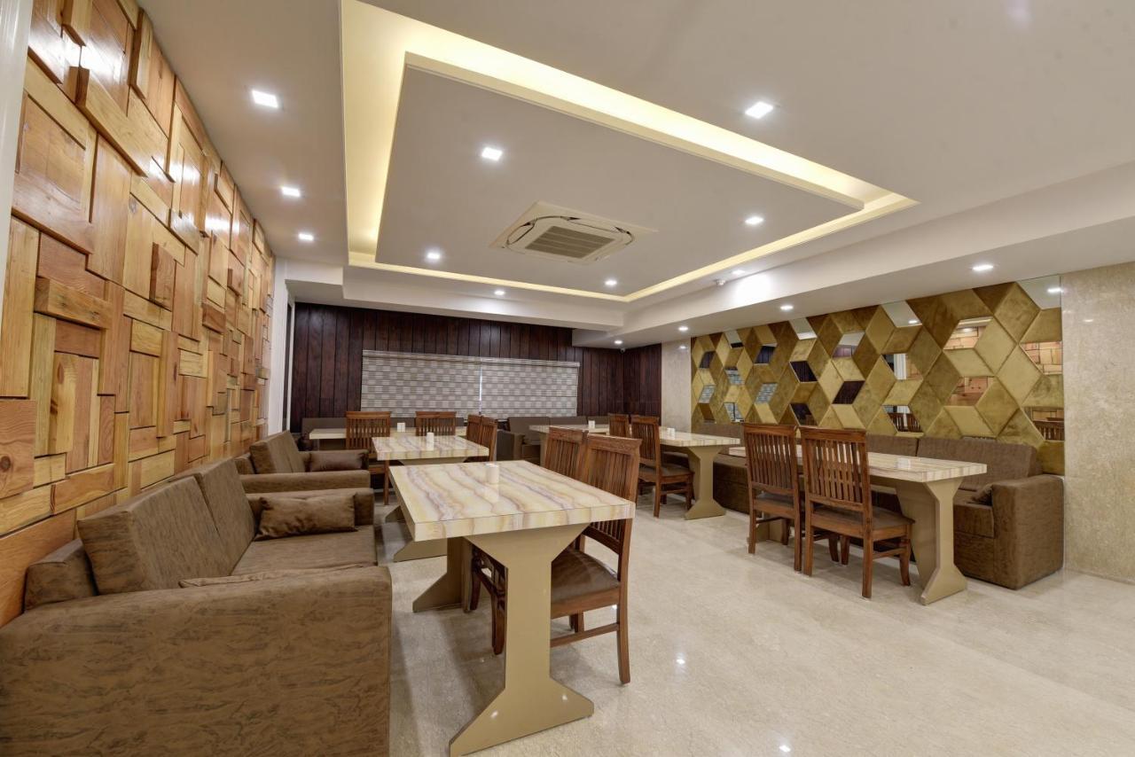 Hotel Golden Tree Noida Esterno foto